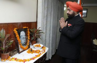 Governor paying tributes by paying floral tributes at his portrait on the occasion of birth anniversary of Bharat Ratna Pandit Govind Ballabh Pant, in Uttarakhand Sadan.