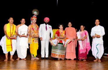 Governor Lt Gen Gurmit Singh (Retd) with the cast of SPIC MACAY at Raj Bhawan.
