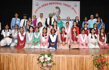An English debate competition was organized by the Udita Gera Memorial Trust.