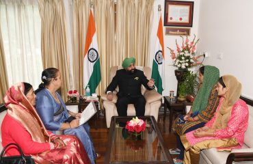 Relatives of missing jawans of Rudraprayag district talking to Governor.