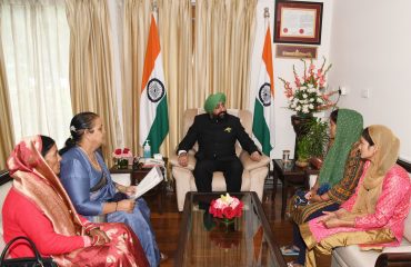 Relatives of missing jawans of Rudraprayag district talking to Governor Lt Gen Gurmit Singh (Retd).