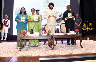 .मसूरी स्थित लाल बहादुर शास्त्री राष्ट्रीय प्रशासन अकादमी में प्रशिक्षु अधिकारियों के 97वें फाउंडेशन कोर्स(आधारभूत पाठ्यक्रम) समारोह कार्यक्रम संबोधित करते हुए राज्यपाल