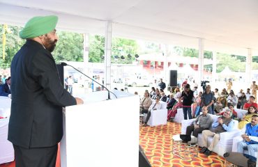 ओएनजीसी मैदान में रेड एफएम के ‘‘गो-ग्रीन एक्सपो’’ प्रदर्शनी कार्यक्रम को संबोधित करते हुए राज्यपाल लेफ्टिनेंट जनरल गुरमीत सिंह (से नि)।