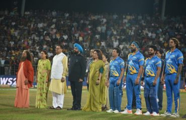 Governor Lt. Gen. Gurmit Singh (Retd) and Chief Minister Pushkar Singh Dhami with the players of the Legends of Road Safety World Series at the Rajiv Gandhi International Cricket Stadium in Dehradun.