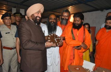 नौरंगाबाद, हरिद्वार में श्री कृष्णायन गौरक्षा शाला में आयोजित कार्यक्रम में प्रतिभाग करते हुए राज्यपाल।