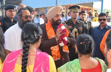 नौरंगाबाद, हरिद्वार में श्री कृष्णायन गौरक्षा शाला में आयोजित कार्यक्रम में प्रतिभाग करते हुए राज्यपाल।