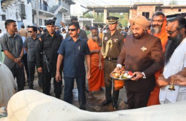 Governor visiting Shri Krishnayan Gau Raksha Shala and CNG Bio Fertilizer Plant at Naurangabad, Haridwar.