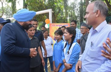 Governor with girl students at Rajiv Gandhi Navodaya Vidyalaya, Raipur.