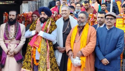 Governor visiting Baba Kedarnath.