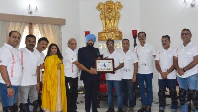 Governor with the office bearers of "Vascular Free Uttarakhand" campaign of the Vascular Society of India.