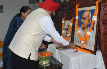 Governor paid floral tributes to Mahatma Gandhi and former Prime Minister Late. Lal Bahadur Shastri on his birth anniversary.