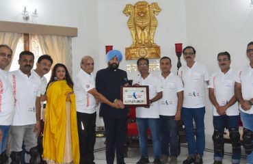वैस्कुलर सोसायटी ऑफ इंडिया के ‘‘विच्छेदन मुक्त उत्तराखण्ड’’(वैस्कुलर फ्री उत्तराखण्ड) कैंपेन के पदाधिकारियों के साथ राज्यपाल।