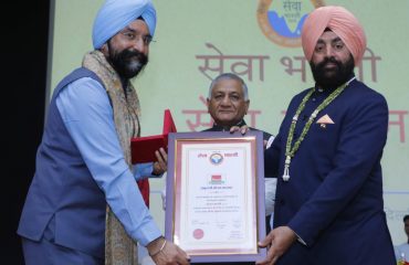 Governor honoring the personalities who have made commendable contribution in various fields in the Seva Bharti 