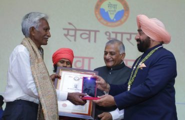 Governor honoring the personalities who have made commendable contribution in various fields in the Seva Bharti 