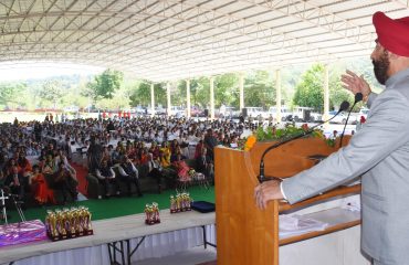 दी टोन्स ब्रिज स्कूल के प्रथम ‘‘स्कूल फेस्ट’’ कार्यक्रम को संबोधित करते हुए राज्यपाल लेफ्टिनेंट जनरल गुरमीत सिंह (से नि)।