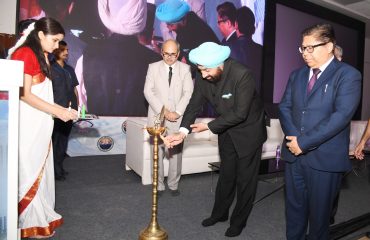 Governor Lt Gen Gurmit Singh (Retd) lighting the lamp of the 18th (Uttara Eyecone- 2022) program of the Uttarakhand State Ophthalmological Society.