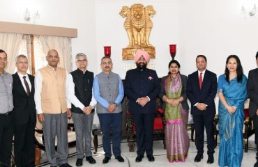 राज्यपाल लेफ्टिनेंट जनरल गुरमीत सिंह (से नि) से सोमवार को राजभवन में विभिन्न देशों में कार्यरत भारत के 07 राजदूतों ने शिष्टाचार भेंट की।