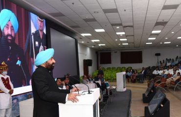 Governor Lt Gen Gurmit Singh (Retd) addressing the 18th (Uttara Eyecone- 2022) program of the Uttarakhand State Ophthalmological Society.