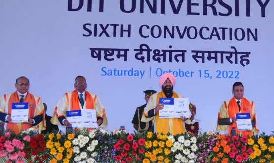 Governor Lt Gen Gurmit Singh (Retd) unveiling the Annual Report Souvenir at the 6th Convocation at DIT University.