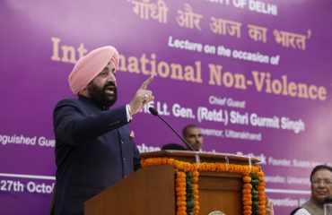 नई दिल्ली में दिल्ली विश्वविद्यालय द्वारा ‘‘गांधी और आज का भारत’’ विषय पर आयोजित कार्यक्रम में प्रतिभाग करते हुए राज्यपाल