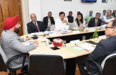 कुलाधिपति राज्य विश्वविद्यालय ने समस्त राज्य विश्वविद्यालयों की बैठक ली।