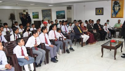 Governor addressing the children of Bal Shiksha Sadan School, Barkot Uttarkashi at Raj Bhavan.