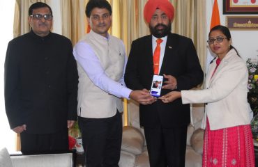 VC of Uttaranchal University Prof. Dharmabuddhi and Director, Research and Innovation Dr. Rajesh Singh meeting with Governor Lt. Gen. Gurmit Singh (Retd).