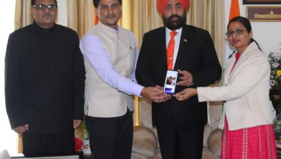 VC of Uttaranchal University Prof. Dharmabuddhi and Director, Research and Innovation Dr. Rajesh Singh meeting with Governor Lt. Gen. Gurmit Singh (Retd).