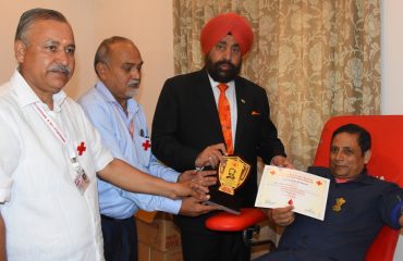Governor felicitating blood donors at a blood donation camp at Raj Bhawan.