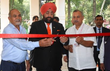 Governor Lt Gen Gurmit Singh (Retd) inaugurating the blood donation camp at Raj Bhawan.