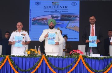 Governor releasing the souvenir of the 42nd International Congress and the annual magazine of the Institute at the National Hydrographic Office.