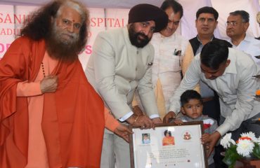 Governor visiting Sri Sathya Sai Sanjeevani Hospital at Raiwala.