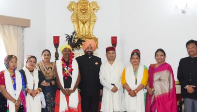 A delegation of Tharu, Boxa, Jaunsari, Raji and Bhotia tribes of Uttarakhand called on the Governor at the Raj Bhavan.