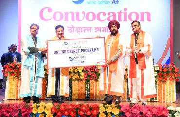 The Governor launching the mobile app 'Unisangam' on the occasion of the second convocation program of Uttaranchal University.