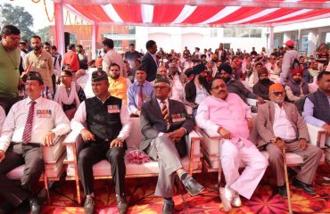 आजादी का अमृत महोत्सव के उपलक्ष्य में पंडित राम सुमेर शुक्ल स्मृति राजकीय मेडिकल कॉलेज परिसर में आयोजित समारोह में प्रतिभाग करते हुए राज्यपाल ।