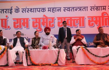 आजादी का अमृत महोत्सव के उपलक्ष्य में पंडित राम सुमेर शुक्ल स्मृति राजकीय मेडिकल कॉलेज परिसर में आयोजित समारोह में प्रतिभाग करते हुए राज्यपाल ।