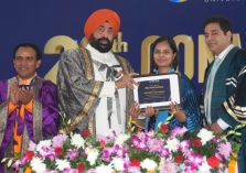 Governor presenting a citation to a student at the 20th convocation ceremony organized at the University of Petroleum and Energy Studies (UPES), Vidhauli.;?>