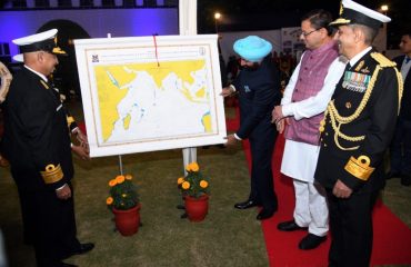 Governor observing “Indian Warning Information and Navigation Service” and “Maritime Information Chart” in the program organized on the occasion of Navy Day at National Hydrographic Office.