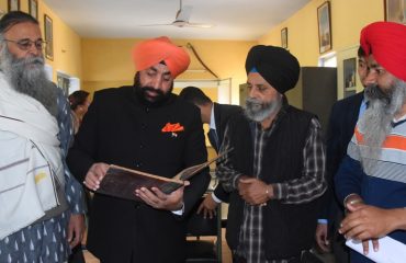 Governor taking information about Sikh literature on the occasion of 150th birth anniversary