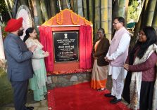 President Smt. Droupadi Murmu inaugurating ‘Nakshatra Vatika’ at Raj Bhawan.;?>