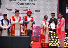 President Smt. Droupadi Murmu ji and Governor Lt. Gen. Gurmit Singh (Retd) present degrees to the graduating students at the Doon University Convocation.;?>