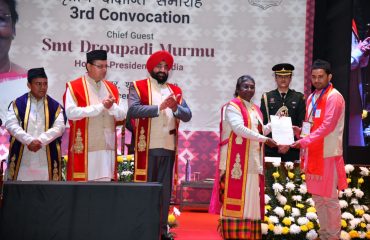President Smt. Droupadi Murmu ji and Governor Lt. Gen. Gurmit Singh (Retd) present degrees to the graduating students at the Doon University Convocation.