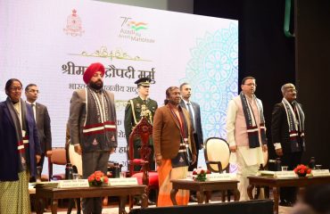 लाल बहादुर शास्त्री राष्ट्रीय प्रशासन अकादमी परिसर में आयोजित कार्यक्रम के अवसर पर राष्ट्रपति श्रीमती द्रौपदी मुर्मू साथ में राज्यपाल।
