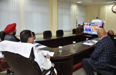 श्री नरेंद्र मोदी की अध्यक्षता में जी-20 के संबंध में आयोजित वीडियो कॉन्फ्रेंसिंग में प्रतिभाग करते हुए राज्यपाल।