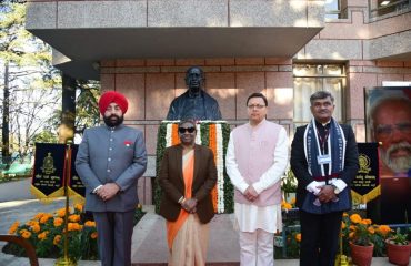 President Smt. Draupadi Murmu along with the Governor paying tribute to the statues of former Prime Minister Lal Bahadur Shastri and former Deputy Prime Minister Sardar Vallabhbhai Patel in the premises of LBSNAA.