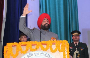 जीबी पंत कृषि एवं प्रौद्योगिकी विश्वविद्यालय के गाँधी हॉल में आयोजित कार्यक्रम को संबोधित करते हुए राज्यपाल लेफ़्टिनेंट जनरल गुरमीत सिंह (से नि)।