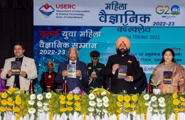 Governor Lt. Gen. Gurmit Singh (Retd) releases book at a function organized by Uttarakhand Science Education and Research Center (USRC).