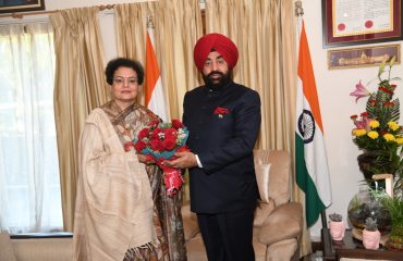 Smt. Rekha Sharma, Chairperson, National Commission for Women, paying a courtesy call on Governor Lt. Gen. Gurmit Singh (R) at Raj Bhavan.