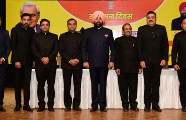 Governor Lt. Gen. Gurmit Singh (Retd) with the recipients of the Outstanding District Magistrate Award-2022.