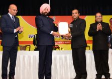 Governor Lt. Gen. Gurmit Singh (Retd) honours the District Magistrates with the Outstanding District Magistrate Award-2022 at Raj Bhawan.;?>